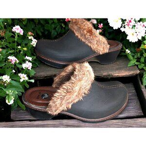 CROCS Clogs Mules Cobbler Fuzz Faux Fur Lining Classic Comfort Womens 9